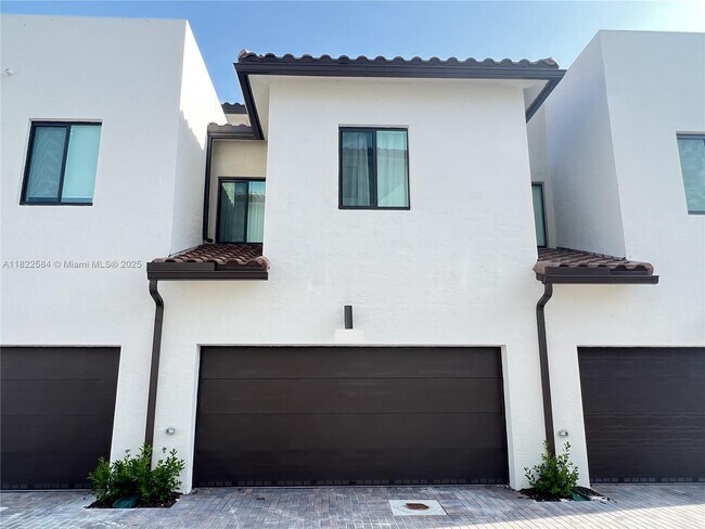 8224 NW 43rd St in Doral, FL - Building Photo - Building Photo