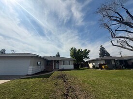 2505 S Encina St in Visalia, CA - Building Photo