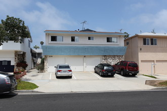 1041 Euclid St in Santa Monica, CA - Foto de edificio - Building Photo