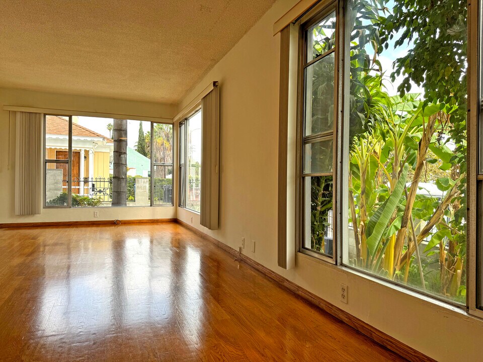 1627 S Highland Ave, Unit 1 in Los Angeles, CA - Building Photo