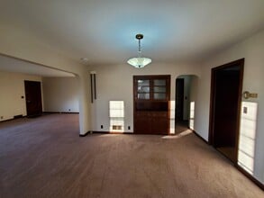 825 S Walnut St, Unit 1stFloor in Urbana, OH - Building Photo - Building Photo