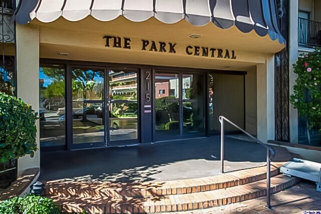 215 N Kenwood St in Glendale, CA - Building Photo