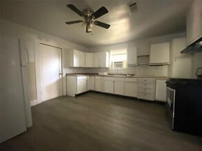 304 Elizabeth St in Trinity, TX - Building Photo - Building Photo