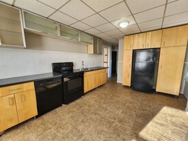 21 Dale St in Chicopee, MA - Building Photo