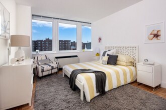97-45 Queens Blvd in Rego Park, NY - Building Photo - Building Photo