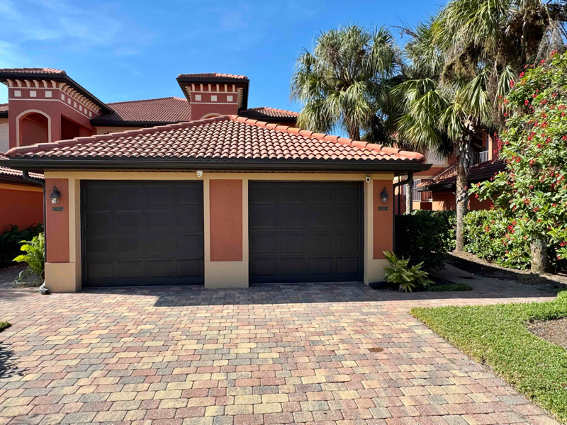 10025 Heather Ln in Naples, FL - Building Photo