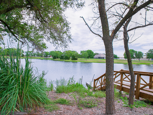 MacArthurs Lake Apartments