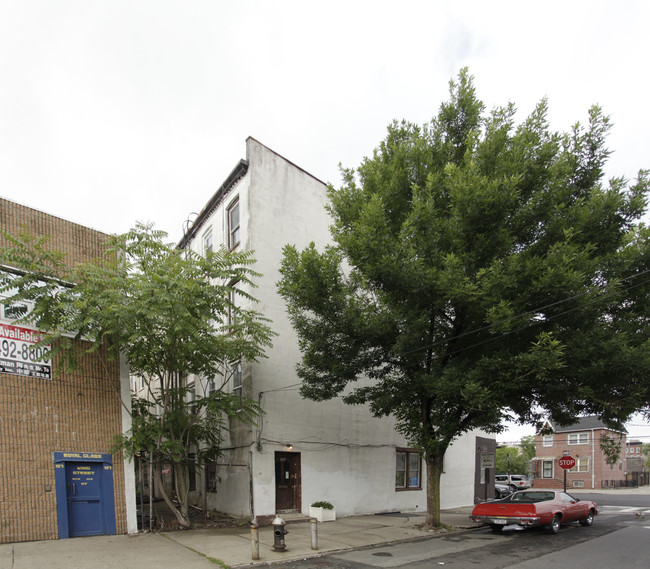 129 King St in Brooklyn, NY - Building Photo - Building Photo