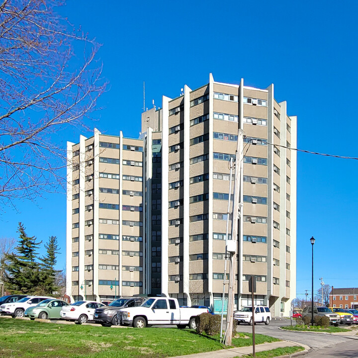 Beecher Plaza in Jacksonville, IL - Building Photo