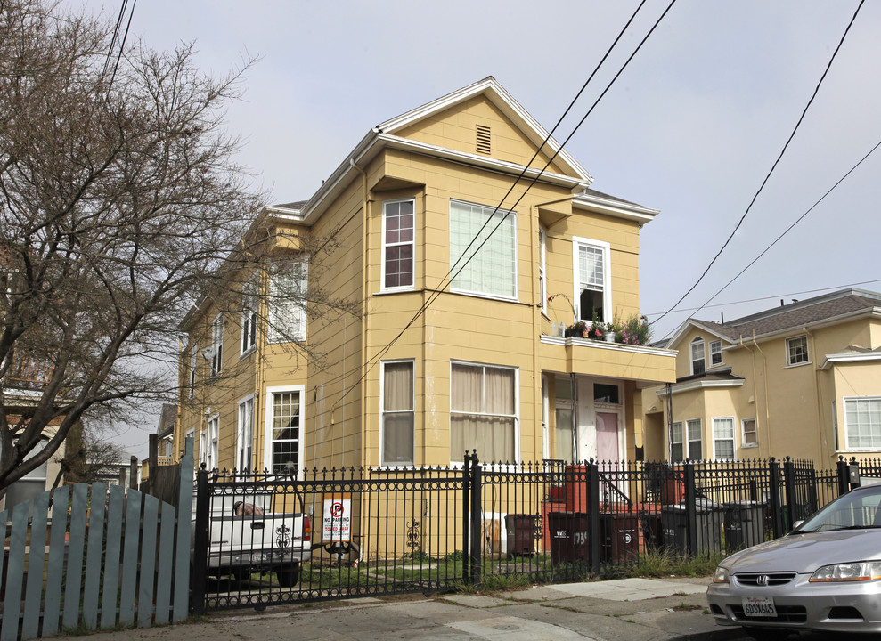 1739 10th Ave in Oakland, CA - Building Photo