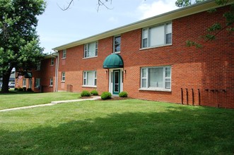 Trifecta on Red Mile: MAJOR Renovations in Lexington, KY - Foto de edificio - Building Photo