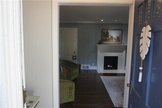 2210 Lenox Rd NE in Atlanta, GA - Building Photo - Building Photo