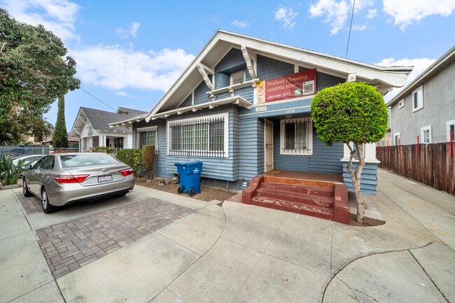 1259 W 35th St, Unit studio in Los Angeles, CA - Foto de edificio - Building Photo