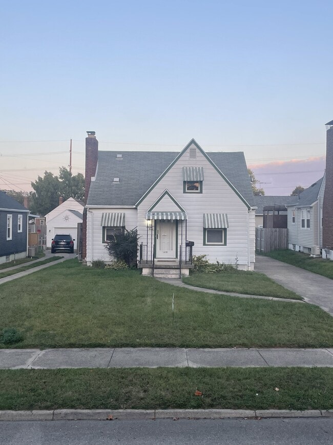property at 1640 Rosemont Blvd