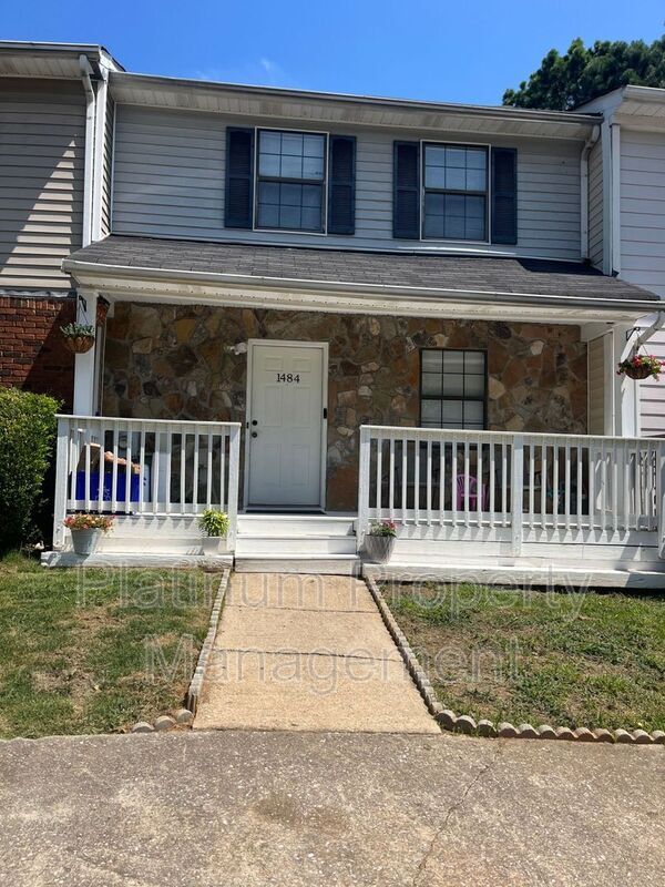 property at 1484 Springleaf Cir SE