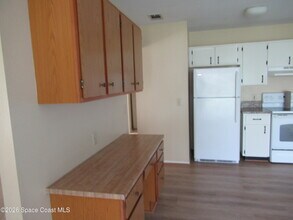 971 Hooper Ave NE in Palm Bay, FL - Foto de edificio - Building Photo