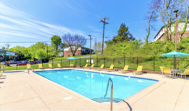 Easton Apartments in Madison, TN - Building Photo - Building Photo