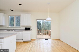 5236 Ballycastle Cir in Alexandria, VA - Building Photo - Building Photo