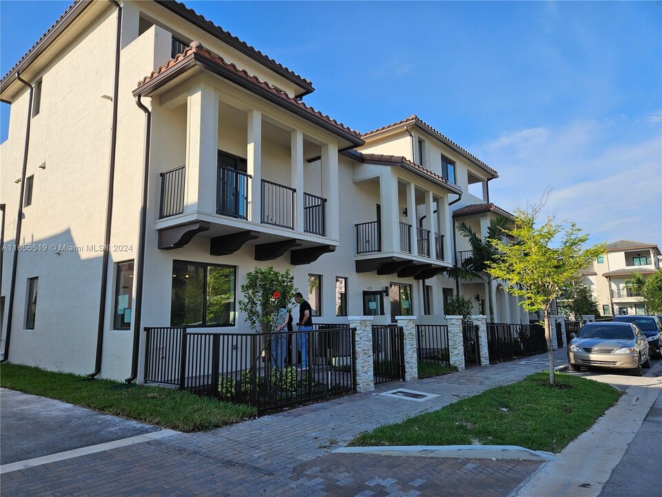 4847 NW 84th Ave in Doral, FL - Building Photo