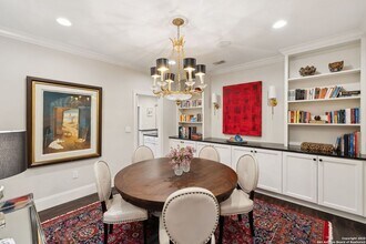 7731 Broadway in San Antonio, TX - Building Photo - Building Photo