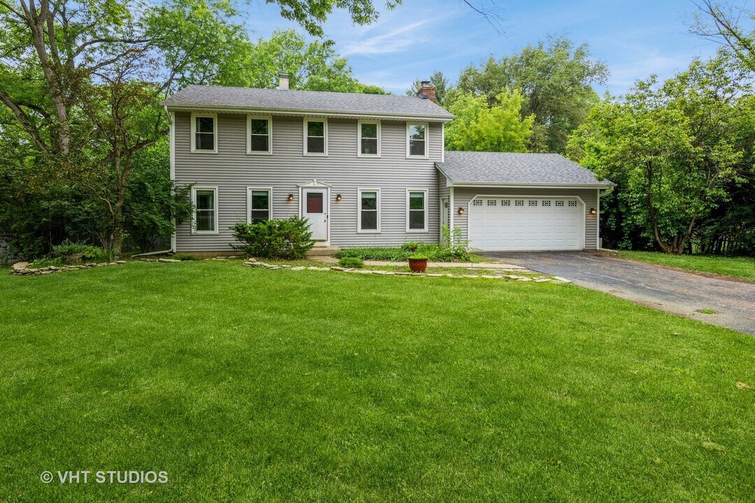 41W058 Colson Dr in St. Charles, IL - Building Photo