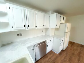 11 Scotland St-Unit -2 in Ansonia, CT - Building Photo - Building Photo