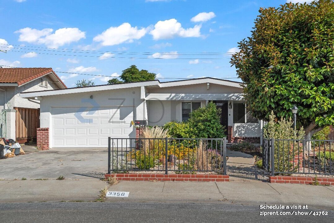 3350 Pepper Tree Ln in San Jose, CA - Building Photo