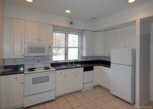 142 W Boston Post Rd in Mamaroneck, NY - Building Photo - Building Photo