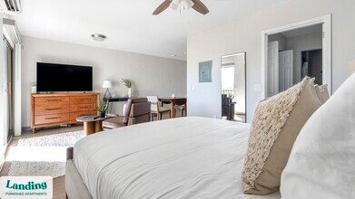 2305 Aaron St, Unit 313 in Port Charlotte, FL - Foto de edificio - Building Photo