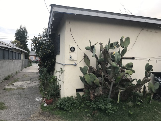 Duplex in Huntington Park, CA - Building Photo - Building Photo