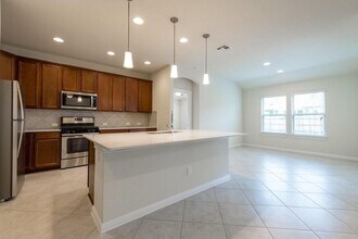 16912 Lathrop Ave in Pflugerville, TX - Foto de edificio - Building Photo
