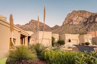 9809 N Ridge Shadow Plz in Oro Valley, AZ - Building Photo - Building Photo