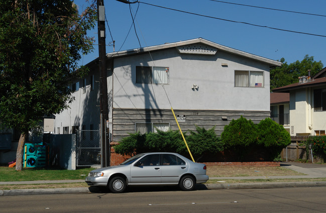 728 S Magnolia Ave in El Cajon, CA - Building Photo - Building Photo