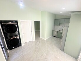 22235-22243 Wyandotte St in Los Angeles, CA - Building Photo