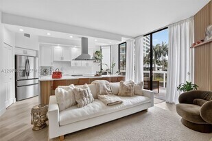 20185 E Country Club Dr in Aventura, FL - Building Photo