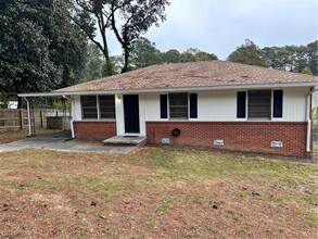 595 Lyle Dr SE in Marietta, GA - Foto de edificio - Building Photo