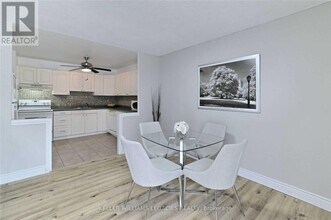 1016 Falgarwood Dr in Oakville, ON - Building Photo - Building Photo