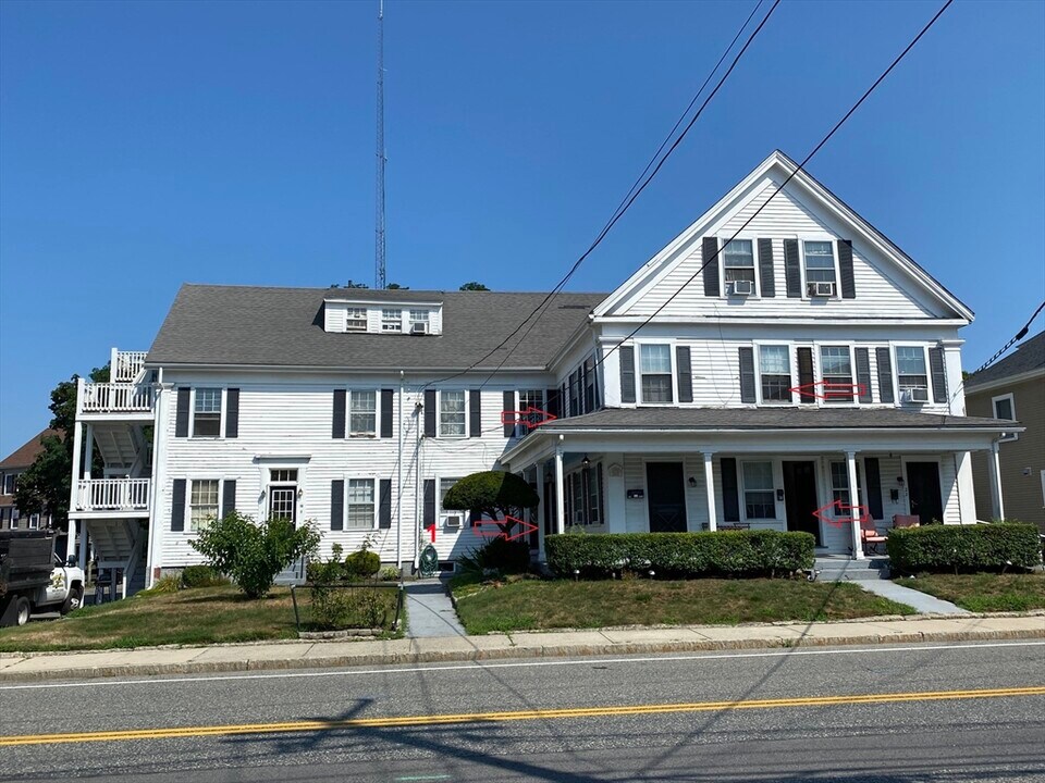 20 Wall St in Foxboro, MA - Building Photo