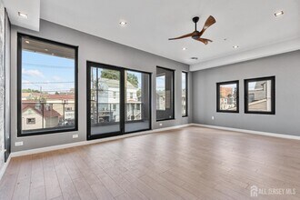 150 Easton Ave in New Brunswick, NJ - Building Photo - Building Photo