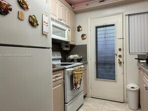 3923 NE 166th St in North Miami Beach, FL - Building Photo - Building Photo