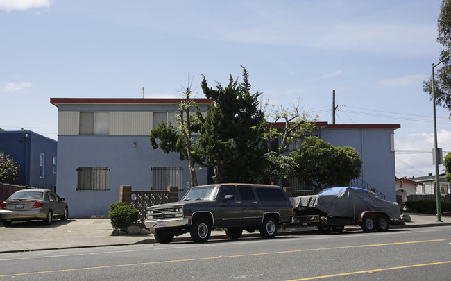 5611 Bancroft Ave in Oakland, CA - Building Photo - Building Photo