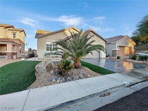 1004 Crescent Falls St in Henderson, NV - Building Photo - Building Photo