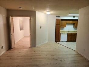 9813 Walnut St in Dallas, TX - Foto de edificio - Building Photo