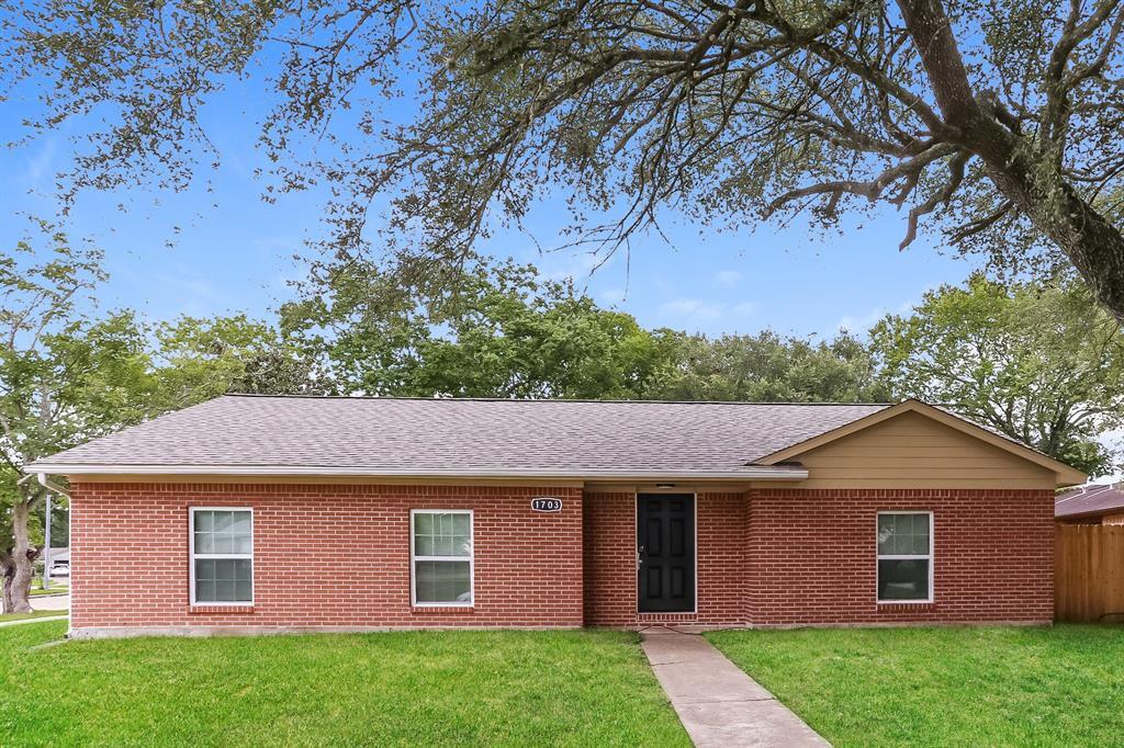 1703 Willow Mill Dr in Missouri City, TX - Building Photo