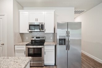 412 Avenue H in Conroe, TX - Building Photo - Building Photo