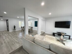 7842 W 79th St in Los Angeles, CA - Building Photo - Building Photo