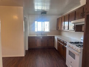 331 W 14th St in Los Angeles, CA - Building Photo - Building Photo