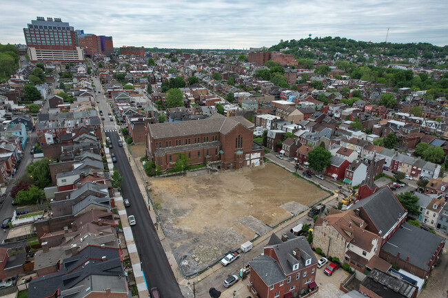 250 44th St in Pittsburgh, PA - Foto de edificio - Building Photo