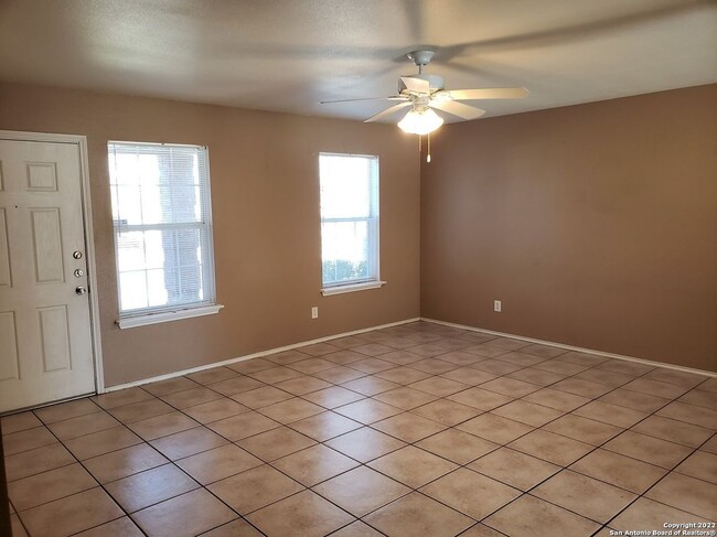 10622 Shaencrest, Unit 0506 in San Antonio, TX - Building Photo - Building Photo