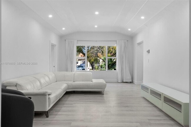 1262 SW 15th Terrace in Miami, FL - Building Photo - Building Photo